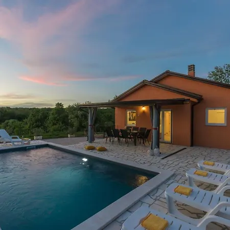 Pendolina Mit Privatem Pool Und Jacuzzi By Interhome Vikendica Buroli