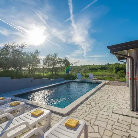 Pendolina Mit Privatem Pool Und Jacuzzi By Interhome