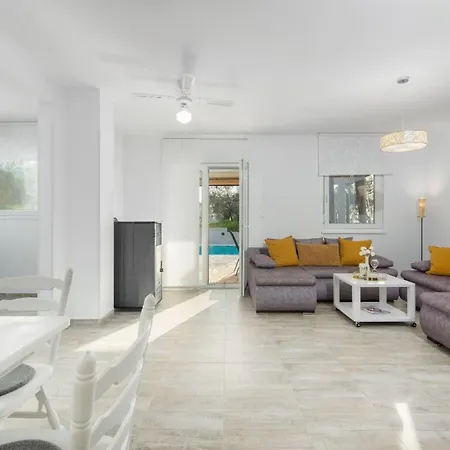 Pendolina Mit Privatem Pool Und Jacuzzi By Interhome * Buroli