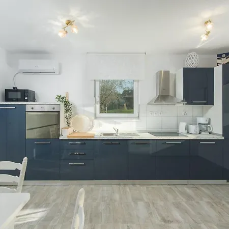 Pendolina Mit Privatem Pool Und Jacuzzi By Interhome