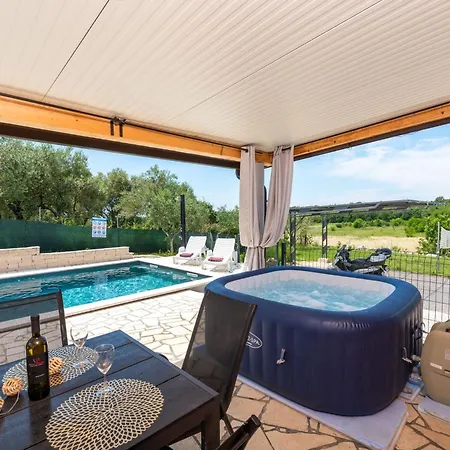 Pendolina Mit Privatem Pool Und Jacuzzi By Interhome Vikendica Buroli