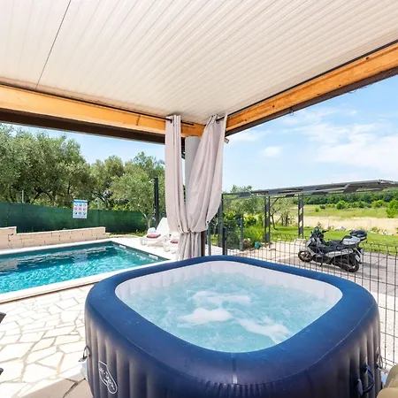 Pendolina Mit Privatem Pool Und Jacuzzi By Interhome Vikendica