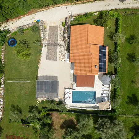 Pendolina Mit Privatem Pool Und Jacuzzi By Interhome Buroli