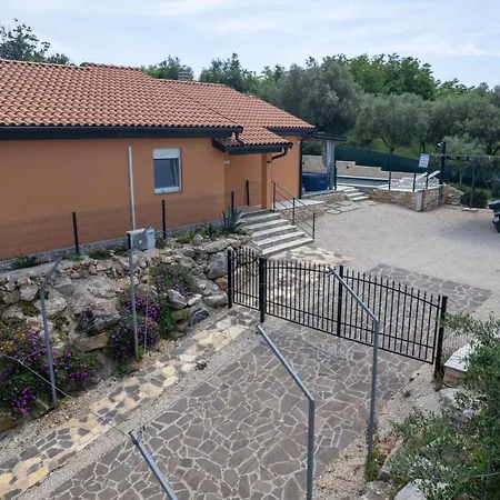 Pendolina Mit Privatem Pool Und Jacuzzi By Interhome Vikendica Buroli